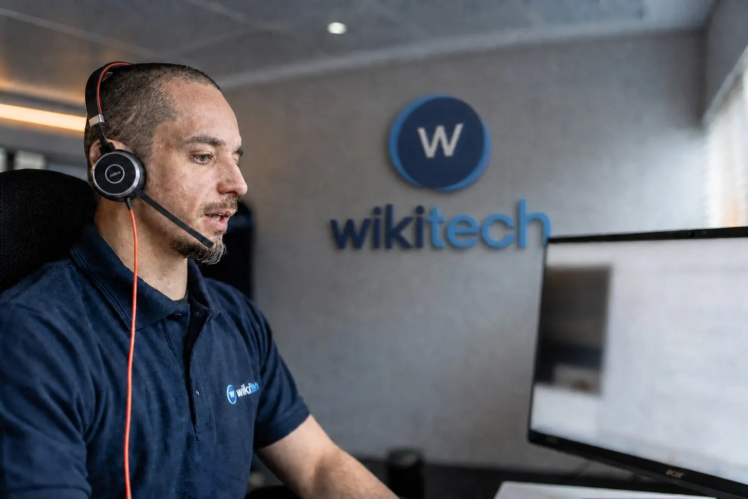 Senior engineer on a support call